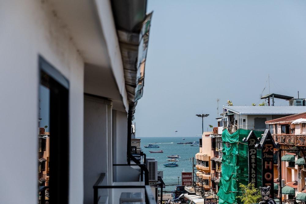 The Classroom Hotel Pattaya Eksteriør billede