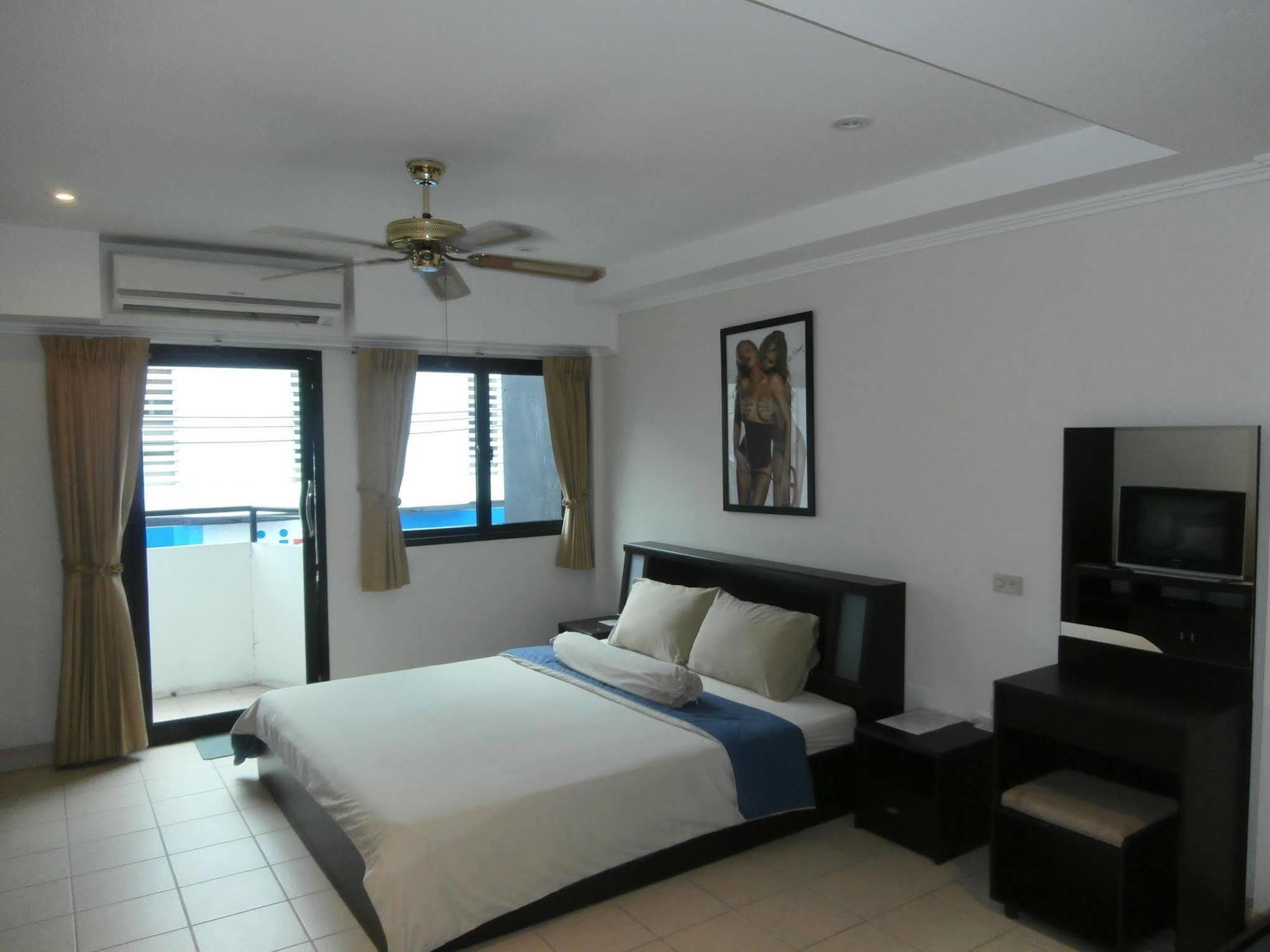 The Classroom Hotel Pattaya Eksteriør billede